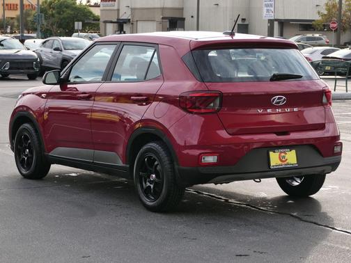 2023 Hyundai VENUE SE