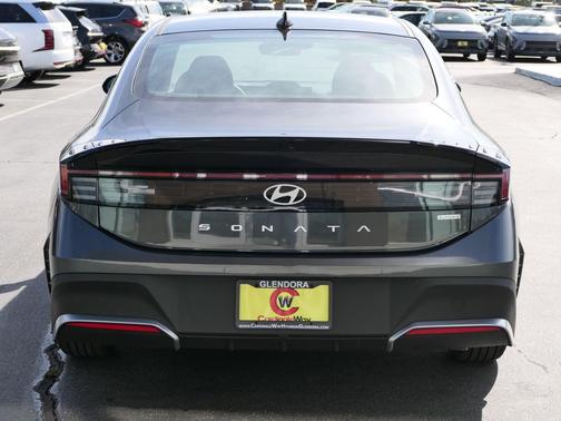2026 Hyundai SONATA Hybrid Base