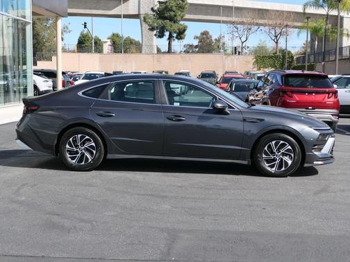 2026 Hyundai SONATA Hybrid Base