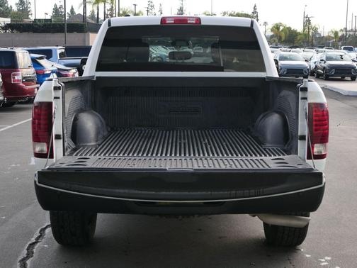 2024 RAM 1500 Classic Warlock Crew Cab 4x2 5'7' Box