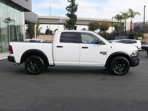 2024 RAM 1500 Classic Warlock Crew Cab 4x2 5'7' Box