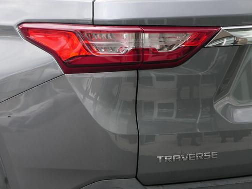 Satin Steel Metallic 2021 Chevrolet Traverse LS
