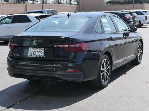 Deep Black 2023 Volkswagen Jetta 1.5T Sport