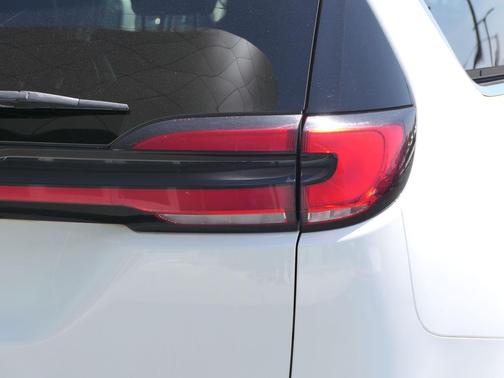 Bright White Clearcoat 2022 Chrysler Pacifica Touring L