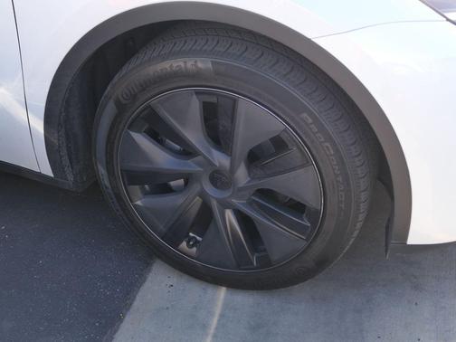 2024 Tesla Model Y Long Range Dual Motor All-Wheel Drive