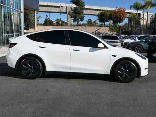 2024 Tesla Model Y Long Range Dual Motor All-Wheel Drive