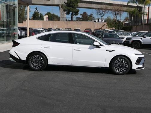 2026 Hyundai SONATA Hybrid Limited