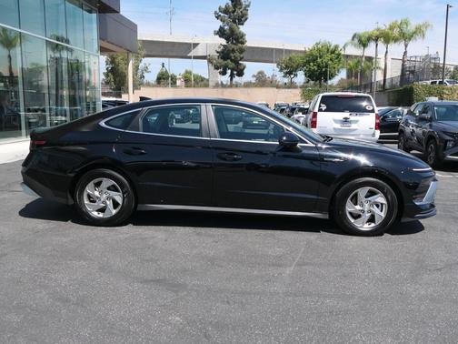 Abyss Black 2025 Hyundai SONATA SE