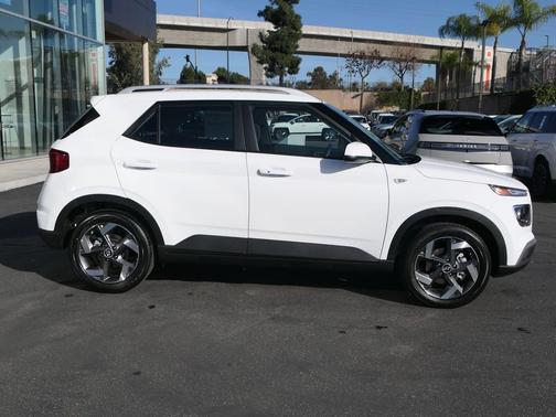 Lunar White 2026 Hyundai VENUE SEL