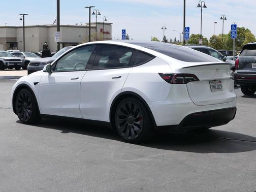 Pearl White Multi-Coat 2024 Tesla Model Y Performance Dual Motor All-Wheel Drive