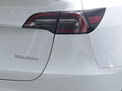 Pearl White Multi-Coat 2024 Tesla Model Y Performance Dual Motor All-Wheel Drive