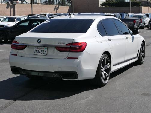 Mineral White Metallic 2019 BMW 750 i xDrive