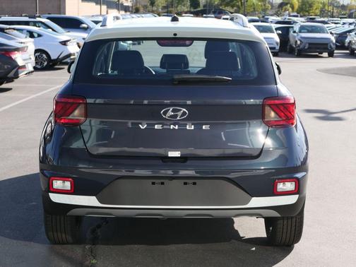 2026 Hyundai VENUE SEL w/Two-Tone Roof