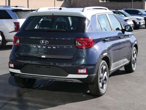 2026 Hyundai VENUE SEL w/Two-Tone Roof