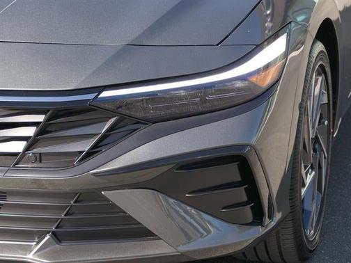 2025 Hyundai ELANTRA HEV Limited