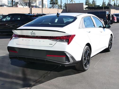 2026 Hyundai ELANTRA HEV SEL Sport