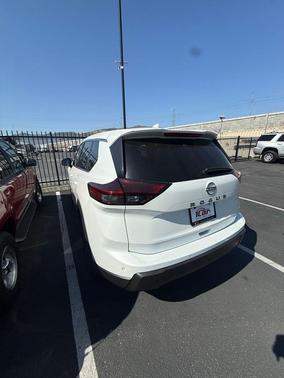 White Pearl 2025 Nissan Rogue SV