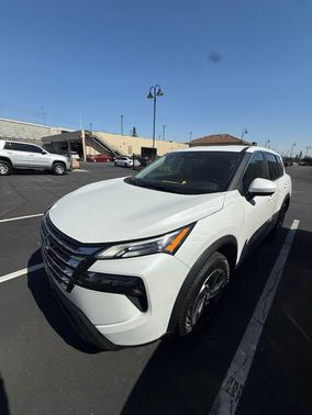 White Pearl 2025 Nissan Rogue SV