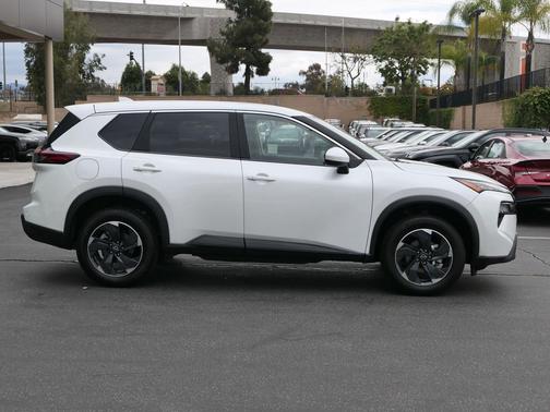 White Pearl 2025 Nissan Rogue SV