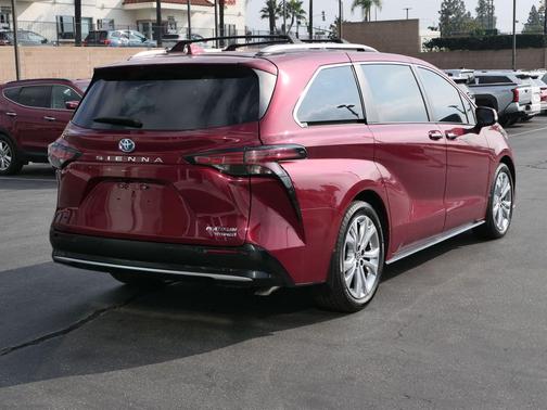 2022 Toyota Sienna Platinum