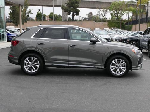 Chronos Gray Metallic 2022 Audi Q3 45 S line Premium
