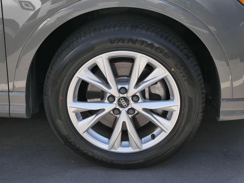 Chronos Gray Metallic 2022 Audi Q3 45 S line Premium