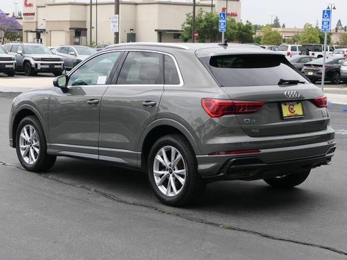 Chronos Gray Metallic 2022 Audi Q3 45 S line Premium