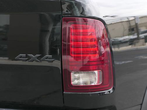 Diamond Black 2022 RAM 1500 Classic Warlock Crew Cab 4x4 5'7' Box