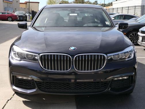 2019 BMW 740 740i