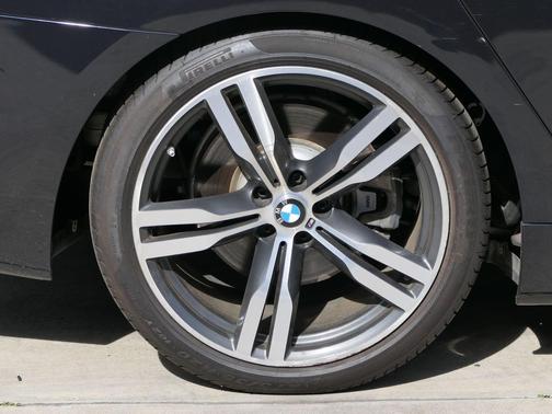 2019 BMW 740 740i