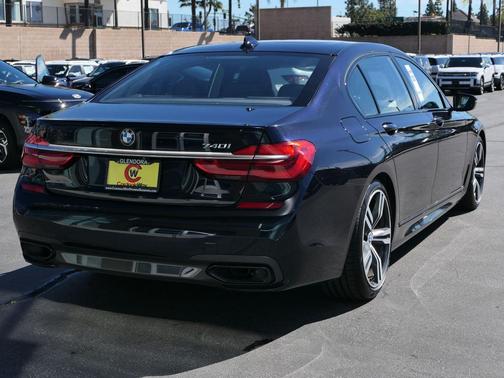2019 BMW 740 740i