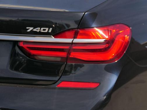 2019 BMW 740 740i