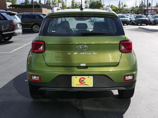 2024 Hyundai VENUE SEL