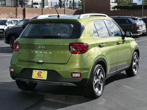 2024 Hyundai VENUE SEL