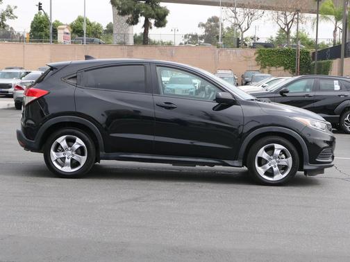 Crystal Black Pearl 2021 Honda HR-V LX
