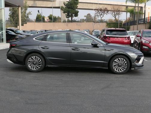 2026 Hyundai SONATA Hybrid SE