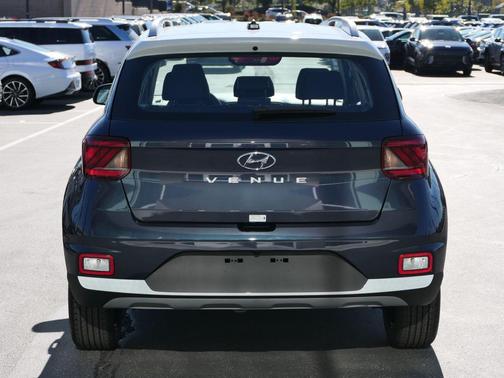 2026 Hyundai VENUE SEL w/Two-Tone Roof