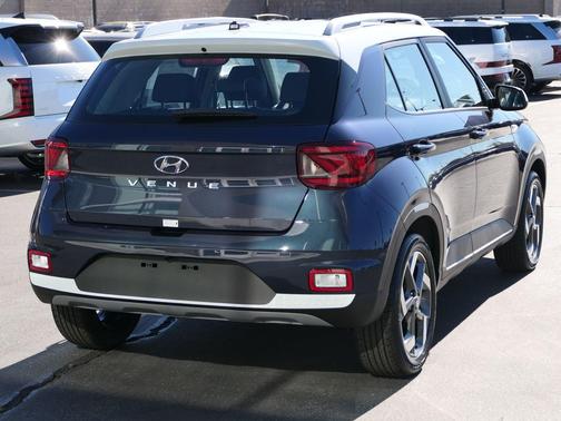 2026 Hyundai VENUE SEL w/Two-Tone Roof