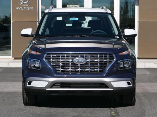2026 Hyundai VENUE SEL w/Two-Tone Roof