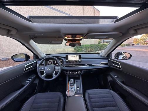 2023 Mitsubishi Outlander PHEV SE