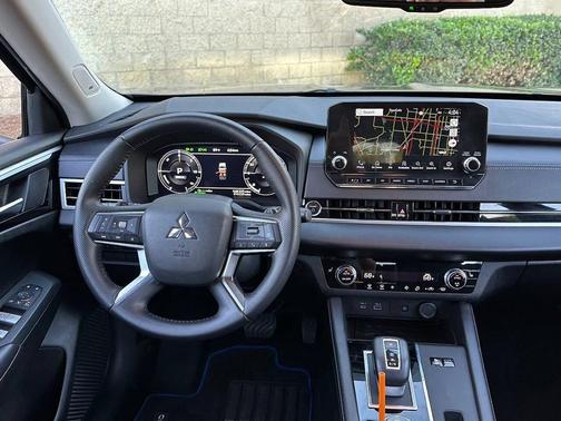 2023 Mitsubishi Outlander PHEV SE