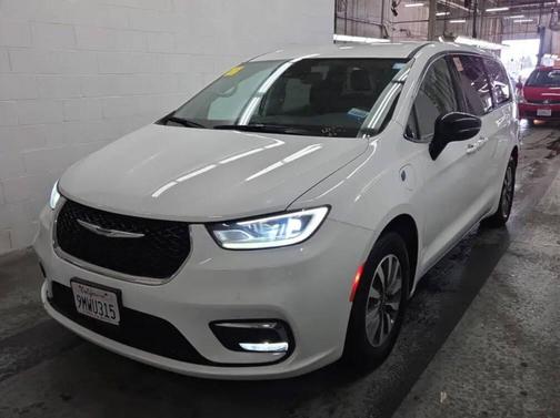 2024 Chrysler Pacifica Hybrid Select