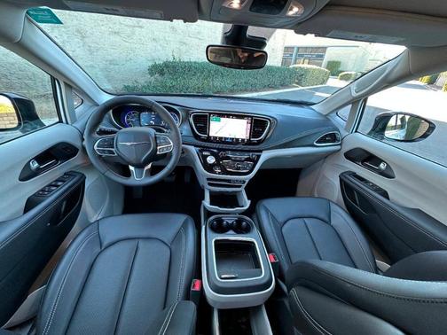 White 2024 Chrysler Pacifica Hybrid Select
