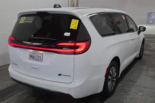 2024 Chrysler Pacifica Hybrid Select