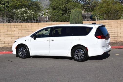 White 2024 Chrysler Pacifica Hybrid Select
