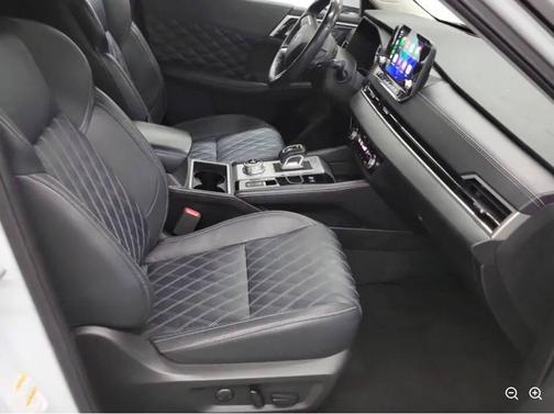 White 2023 Mitsubishi Outlander PHEV SEL