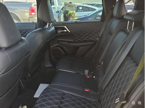 White 2023 Mitsubishi Outlander PHEV SEL