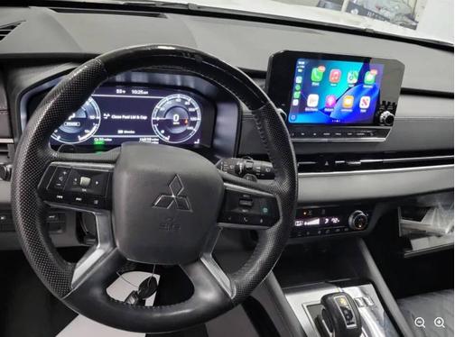 White 2023 Mitsubishi Outlander PHEV SEL