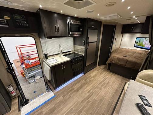 2018 Mercedes-Benz Sprinter 3500 Dynamax Isata 3