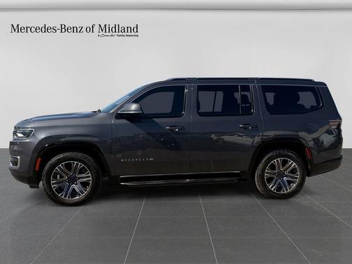 Metallic 2022 Jeep Wagoneer Series III